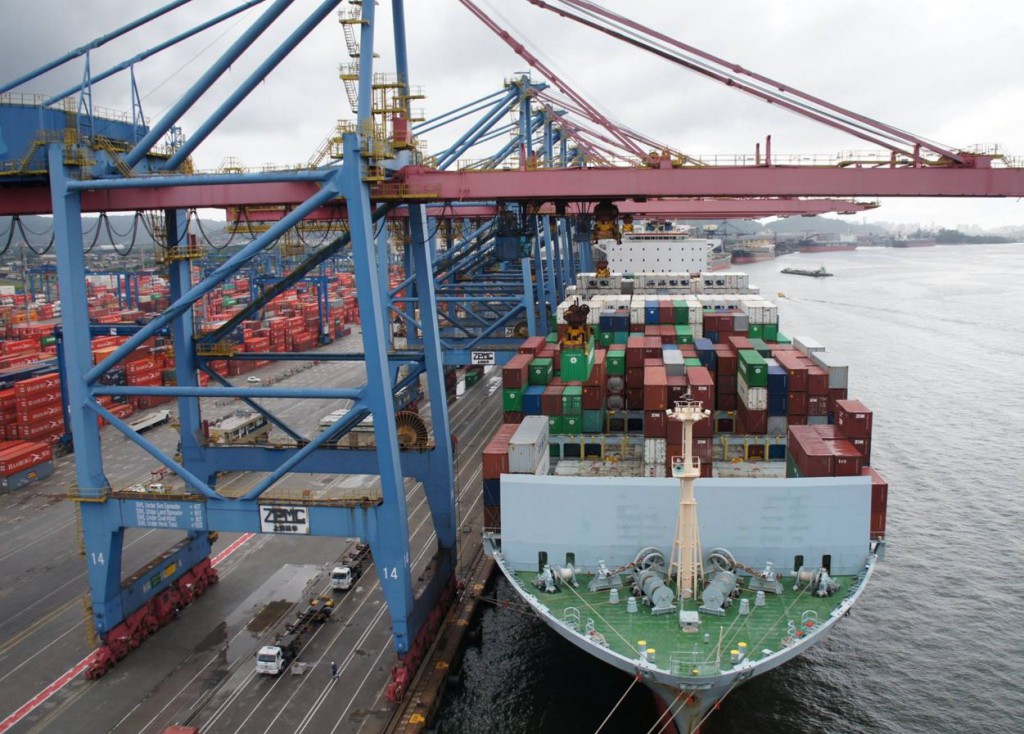 2016年3月21日當地時(shí)間早上7時(shí)巴西桑托斯港(Port of Santos)因為工人罷工暫停運營(yíng)。