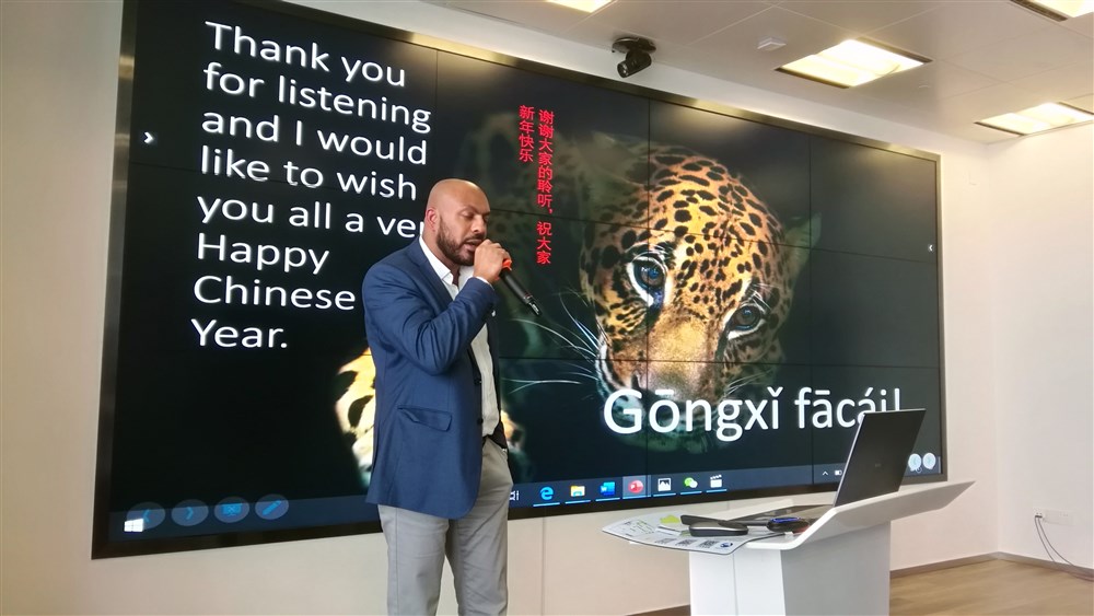 全球物流公司-JAG UFS GROUP 的銷(xiāo)售總監 PARDIP DEOL 先生，綜合介紹了總部在倫敦的公司業(yè)務(wù)狀況和服務(wù)。