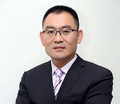 蓋國英，大學(xué)畢業(yè)后就加入到物流行業(yè)，經(jīng)歷過(guò)船公司及自行創(chuàng  )業(yè)，是一個(gè)從業(yè)二十多年的“老物流人”。